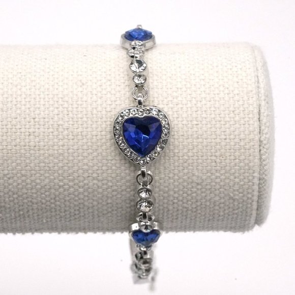 Bracelet Blue Heart Charm, Silver Lobster Clasp. Adjustable. - Picture 2 of 2